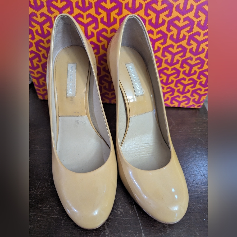 Michael Kors Women's Tan Pumps